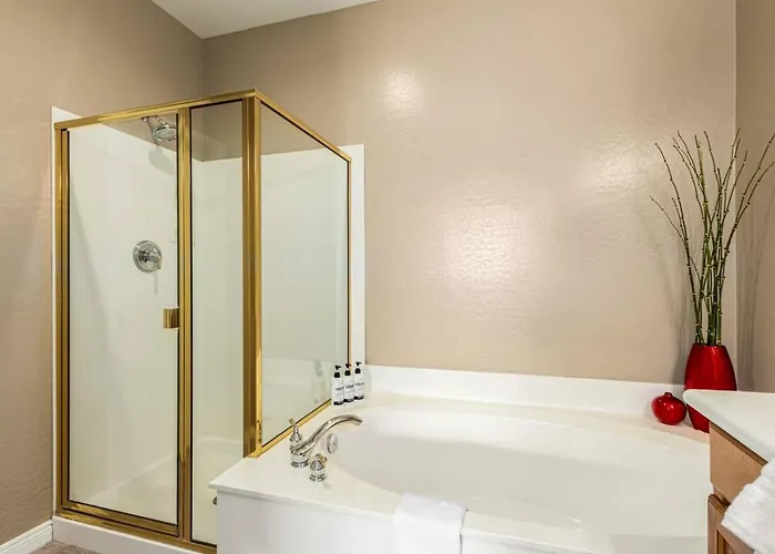 3br With Heated Pool, Spa, Gym And Grill Access *