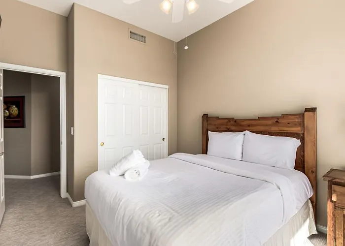 3br With Heated Pool, Spa, Gym And Grill Access *